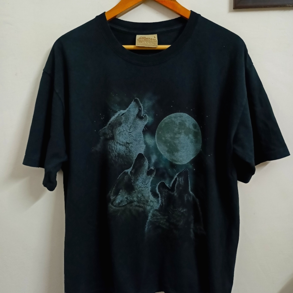 THE MOUNTAIN VINTAGE WOLF & MOON GRAPHIC T-SHIRT - Picture 1 of 5